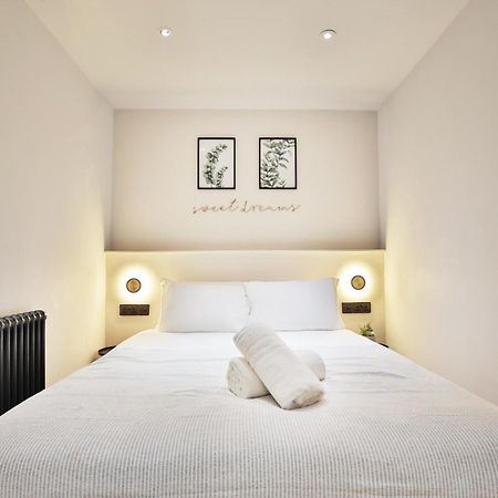 Stunning Luxury Townhouse In Centre Of Манчестер Экстерьер фото