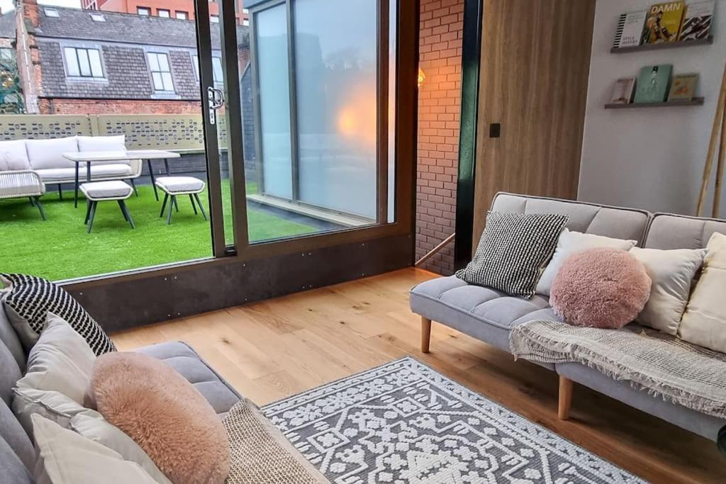 Stunning Luxury Townhouse In Centre Of Манчестер Экстерьер фото