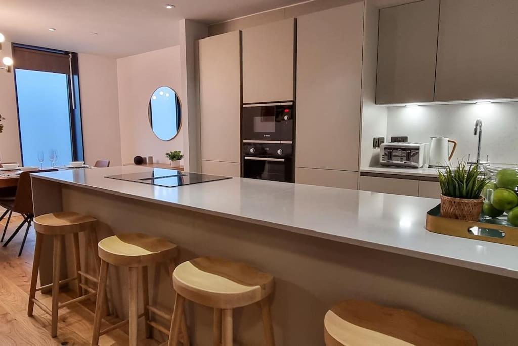 Stunning Luxury Townhouse In Centre Of Манчестер Экстерьер фото
