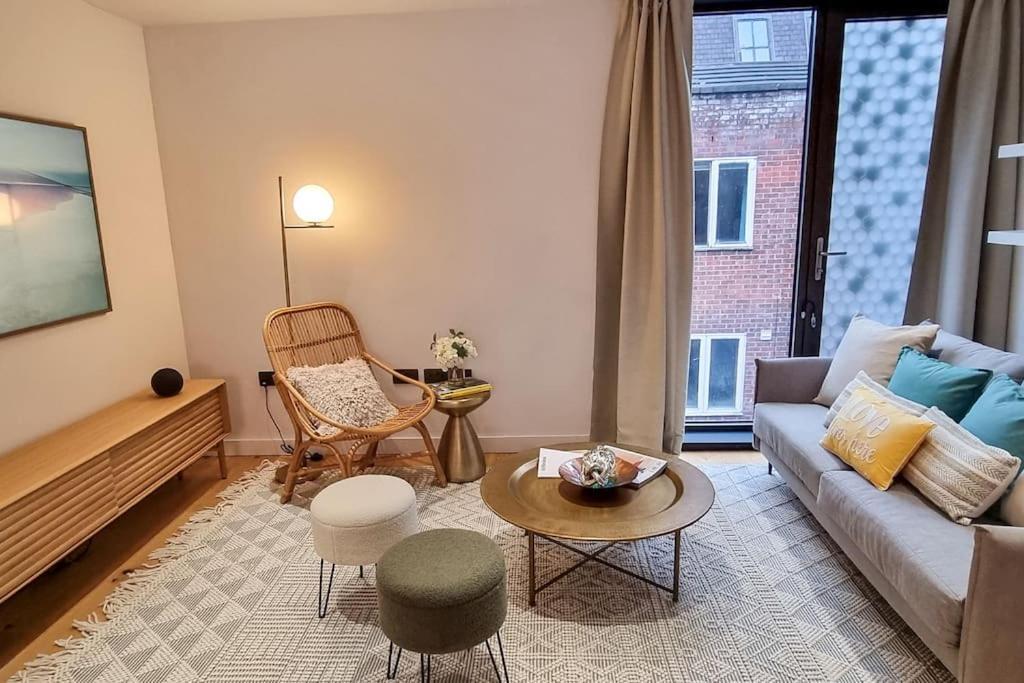 Stunning Luxury Townhouse In Centre Of Манчестер Экстерьер фото