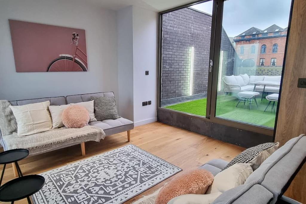 Stunning Luxury Townhouse In Centre Of Манчестер Экстерьер фото
