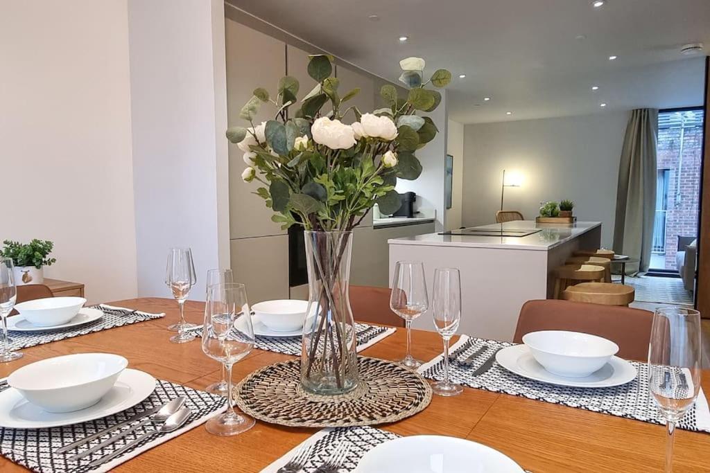 Stunning Luxury Townhouse In Centre Of Манчестер Экстерьер фото