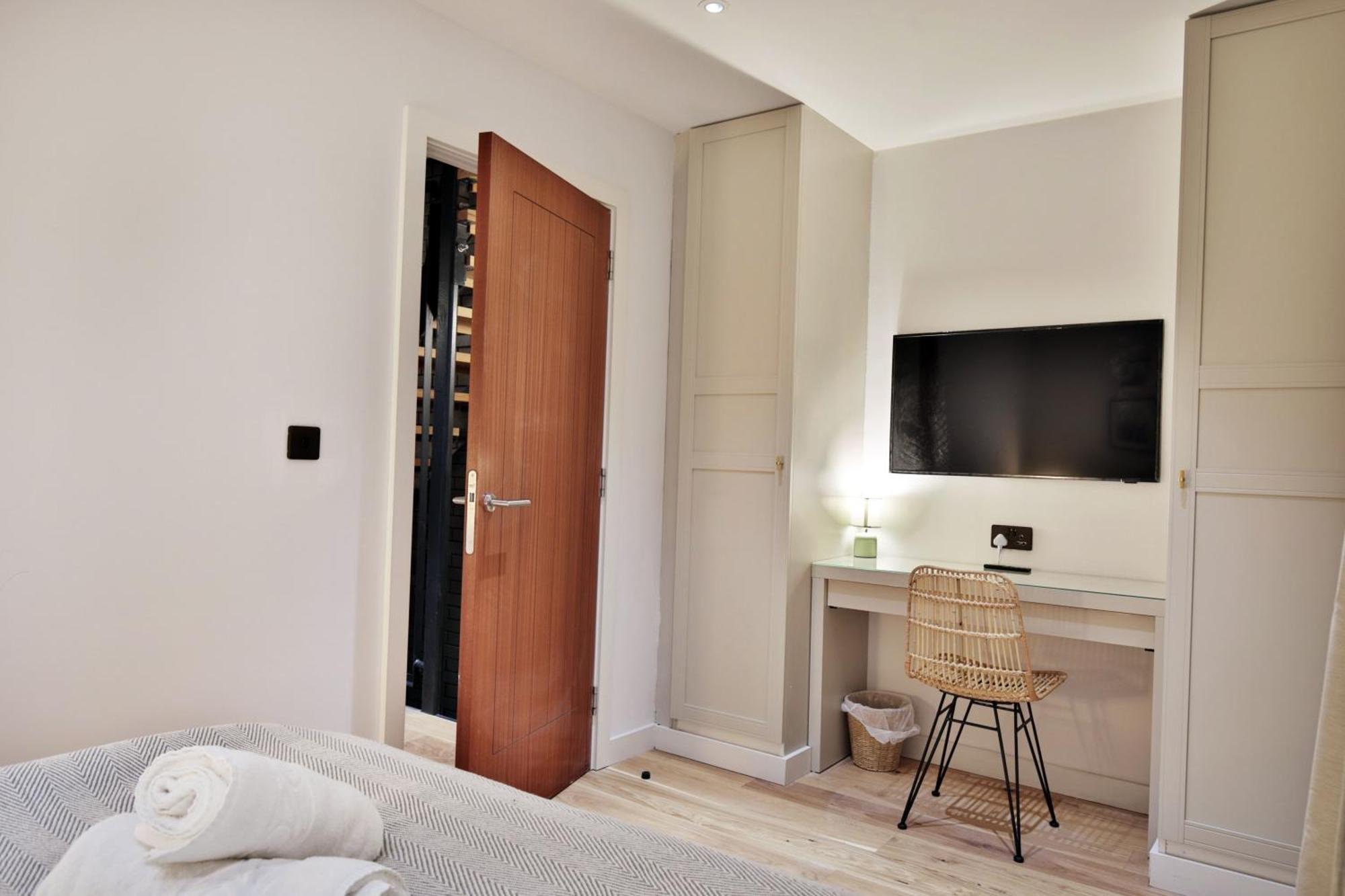 Stunning Luxury Townhouse In Centre Of Манчестер Экстерьер фото