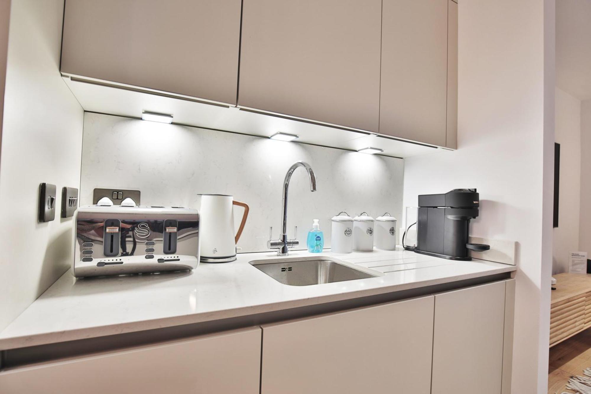 Stunning Luxury Townhouse In Centre Of Манчестер Экстерьер фото